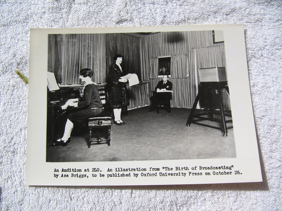 Foto de la audición de 2LO de la BBC 1922 Briggs Historia de la Radio en el Reino Unido Foto 1 de 1