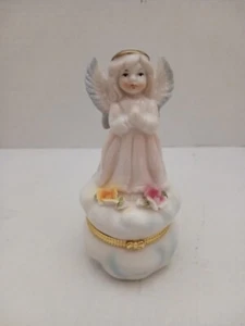 Caja de baratijas de ángel de porcelana en vestido rosa en nube con 2 rosas - Imagen 1 de 9