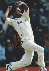 PAKISTÁN CRICKET: FOTO DE ACCIÓN DE PRUEBA FIRMADA POR YASIR ARAFAT 6x4 + certificado de autenticidad - Imagen 1 de 1