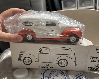 Ertl Die Cast Bank Boulevard Drive en 1940 Panel Van Bank Foto 1 de 4