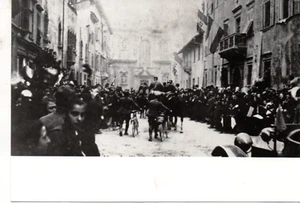 plt 50-TRENTO 3 novembre 1918-Truppe italiane davanti Municipio-50° anniversario - Imagen 1 de 2