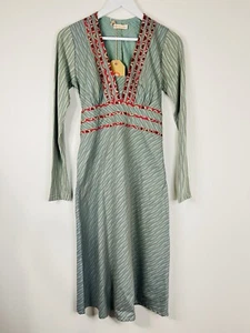 Boom Shankar Dress Size 8 / US4 Olivia Green Red Boho Long Sleeve V-neck NEW - Foto 1 di 10