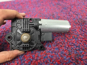 CADILLAC CT6 3.6L 16-18 OEM POWER PANORAMIC SUNROOF SUN ROOF MOTOR DRIVE MODULE - Picture 1 of 2