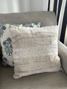 Almohada Marca Diseño Lifestyle 20 X 20 Colección Tobias - Imagen 1 de 4