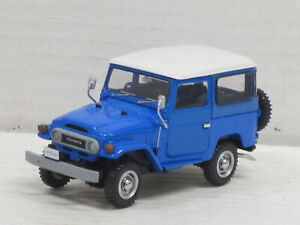 Toyota Land Cruiser Geländewagen in blau/weiß ohne Box MMP / Ebbro 1:43
