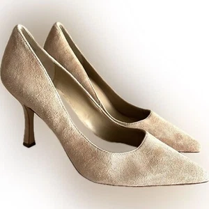 Ann Taylor Wildleder Pumps. Hellbrauner kleiner Absatz Größe 7M Farbe Nude - Bild 1 von 6