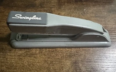 Grapadora de metal vintage Swingline 27 8-3/8" gris EE. UU. Art Deco mediados de siglo gratis Foto 1 de 4