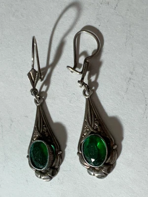 Jugendstil-Ohrhänger mit grünem Glasstein aus 0,835 Silber um 1920. - Bild 1 von 4