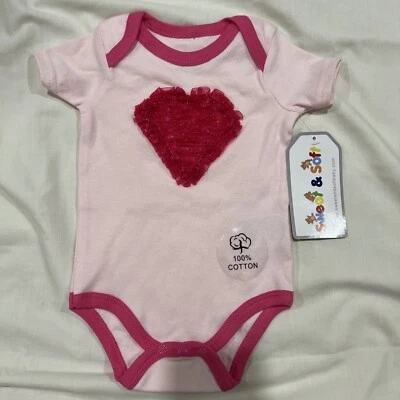 Цельный боди сладкий и мягкий размер 3-6 месяцев розовый сердце новый - Изображение 1 из 3