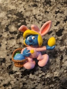 Vintage 1982 PEYO Schlumpfine rosa Hase Kaninchen Osterkorb mit Eiern Die Schlümpfe - Bild 1 von 2