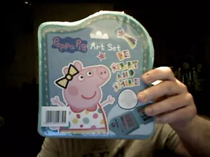KIDS CHARACTER PEPPA PIG ART SET BIRTHDAY CREATIVE ART SUMMER HOLIDAYS - Picture 1 of 1