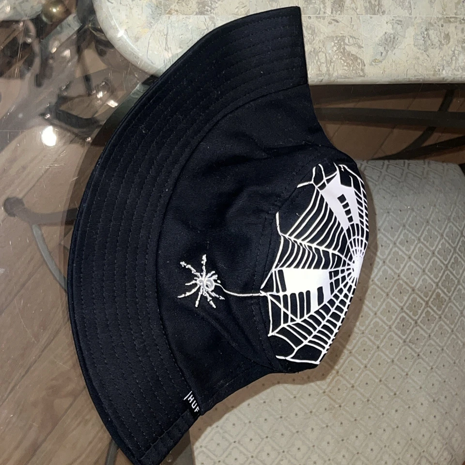 Sombrero de cubo HUF tela de araña  Foto 1 de 4