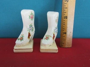 620. Vintage Pair of Decorative Boots Shoes Salt & Pepper Shakers Made in Japan - Picture 1 of 6