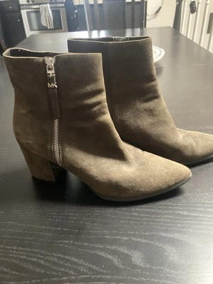 Michael Kors Womens Green Sage Suede Boot sz 10 M - Image 1 of 4