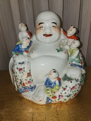 Grande Buda Feliz de Cerâmica com Crianças 9,5" X 6." x 11 pol de altura - Imagem 1 de 4