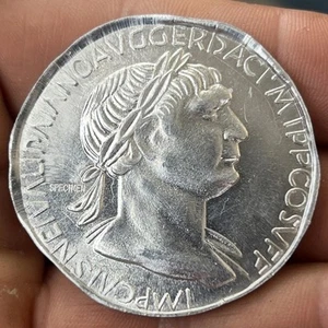 Vintage Aluminium New Orleans Karneval Medaille Münze römische Büste Louisiana LA - Bild 1 von 3