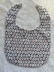 Baby Girl Floral Bib White Flowers  Snap Closure Vintage Floral Fabric Daisy Bib - Picture 1 of 4