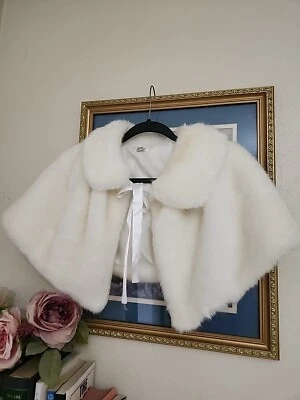 Estola/envoltura infantil vintage de piel sintética crema - cinta de satén corbata delantera Foto 1 de 4