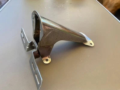 Suzuki TS125 1972 soporte de lámpara trasera OEM Foto 1 de 4