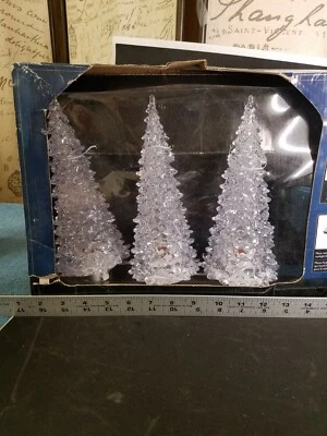 Moonrays 96953 Christmas Trees Solar Holiday Path Light LED Garden Lamps - Image 1 of 4