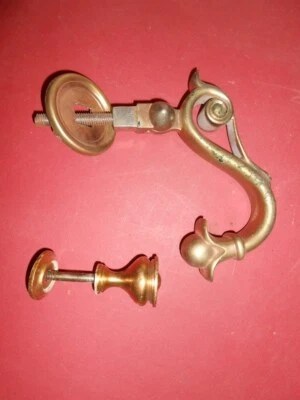 Heurtoir ancien en laiton XIX et son clou style Louis Philippe door knocker - Photo 1/4