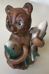 Vintage Keramik Bär mit Lachs Salz und Pfefferstreuer. - Bild 1 von 10