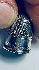 Vintage Unmarked Silver  Thimble    ID. Number 137 - Picture 1 of 3