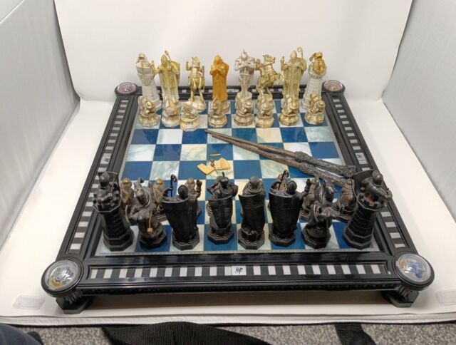 Xadrez Harry Potter Wizard Chess Set The Noble Collection - Jogo de Dominó,  Dama e Xadrez - Magazine Luiza