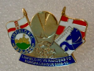 EUROPA LEAGUE EMAILLE ABZEICHEN 2009/10 - Linfield FC gegen Randers FC - Bild 1 von 3