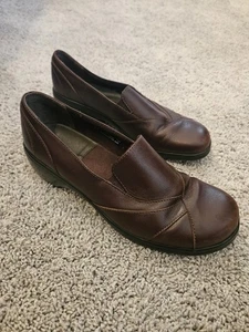Clarks Damenschuhe Brombeer-Halbschuhe braun Leder Keilabsatz Größe 8,5 W  - Bild 1 von 13