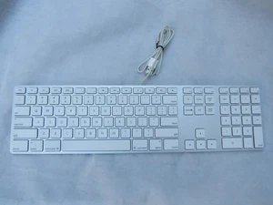 Apple A1243 USB Kabelgebundene Standard Tastatur - Weiß - Bild 1 von 8