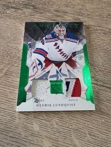 Camiseta/parche/65 parche LUNDQVIST #47 2011-12 Upper Deck Artifacts Emerald - Imagen 1 de 2