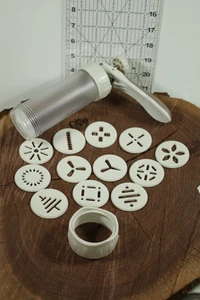 Wilton Cookie Max Press 12 Disc Shapes 21044003 used Cushion Grip Baking - Picture 1 of 2