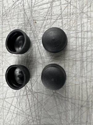 2005 CHRYSLER CROSSFIRE PORTA DIANTEIRA DOBRADIÇA PARAFUSO TAMPA TAMPA LADO DIREITO - CONJUNTO DE 4 FABRICANTE DE EQUIPAMENTO ORIGINAL - Imagem 1 de 3