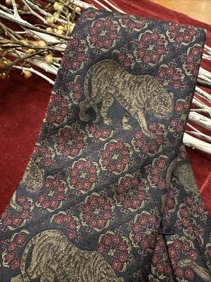 Polo Ralph Lauren Corbata Tigre Lujo Antiguo Dinero Estilo Clásico Elegancia Llamativa Foto 1 de 3