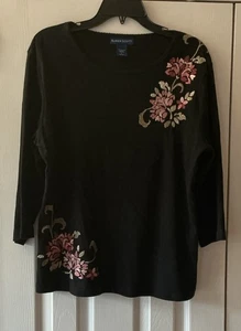 Camisas negras Karen Scott bordadas flores talla grande - Imagen 1 de 4