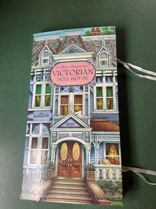 Vintage 1998 dreidimensionales viktorianisches Puppenhaus von Willabel Tong fertiggestellt - Bild 1 von 12