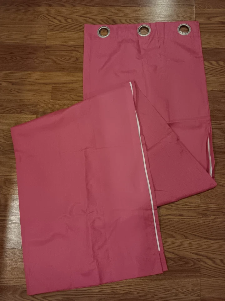 Cortina de ventana rosa intenso 6 paneles (3 juegos) forrada con bloqueo de luz LG Gromits (Jo) Foto 1 de 4