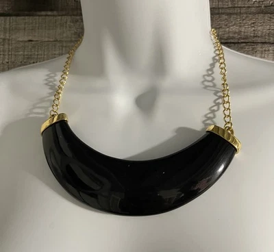 Collar Kenneth Jay Lane tono negro y dorado  Foto 1 de 4