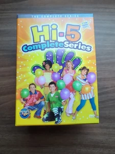 Hi-5 KOMPLETTE SERIE BOX SET 12 Discs Staffel 1-4 DVD mit Stickern RAR OOP Kinder - Bild 1 von 15