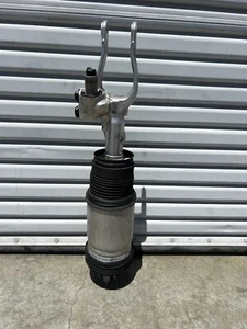 Amortisseur de suspension avant droit Rivian R1T C100002753-G - Photo 1/9