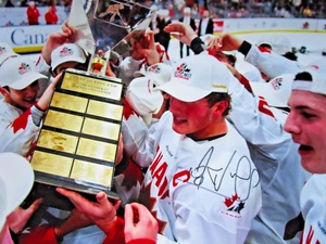 KEATON VERHOEFF FOTO OPACA FIRMATA 8X10 2026 NHL DRAFT TEAM CANADA (E) - Foto 1 di 2