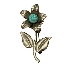 Silver Tone Vintage Flower Brooch With Carved Lucite Center - Picture 1 of 5
