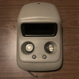 99-02 CHEVY GMC TRUCK OVERHEAD CONSOLE DOME MAP LIGHT silverado sierra 1500-3500 - Picture 1 of 3