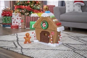 Schritt 2 Mein erstes Lebkuchenhaus interaktives Spielzeug Weihnachten Neu im Karton Stockfotos - Bild 1 von 3