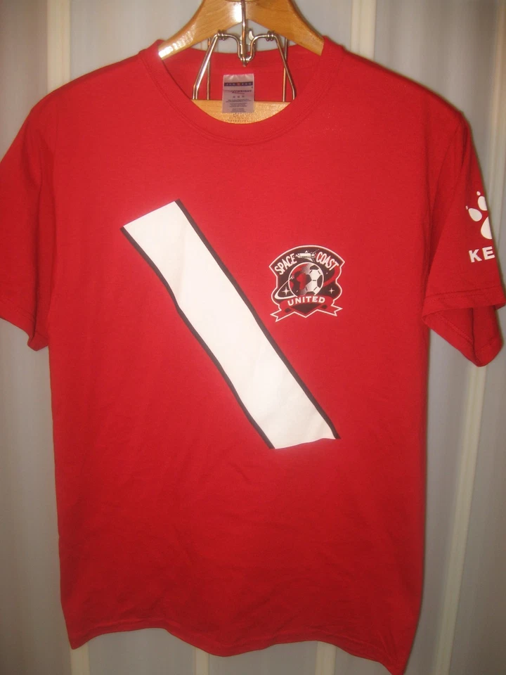 Camiseta mediana del equipo deportivo Space Coast Soccer Football Club Melbourne Florida EE. UU. Foto 1 de 1