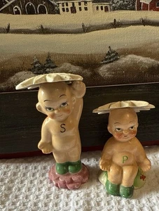 Juego de coctelera de sal y pimienta bebé desnudo muñeca Kewpie vintage años 50 Japón - Imagen 1 de 7