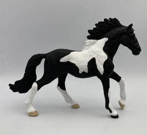 Schleich Caballo BLANCO Y NEGRO PINTO CABALLO SEMENTAL Figura Exclusiva Rodeo 42679 - Imagen 1 de 4