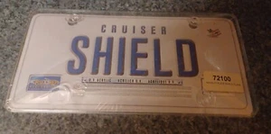 CRUISER SHIELD BUBBLE U.V. ACRYLIC LICENSE PLATE PROTECTOR 72100 NOS NEW PACKAGE - Foto 1 di 3