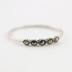 Anillo simple delgado de 2,3 mm A3154 de plata esterlina 925 de piedras marcasita - Imagen 1 de 5